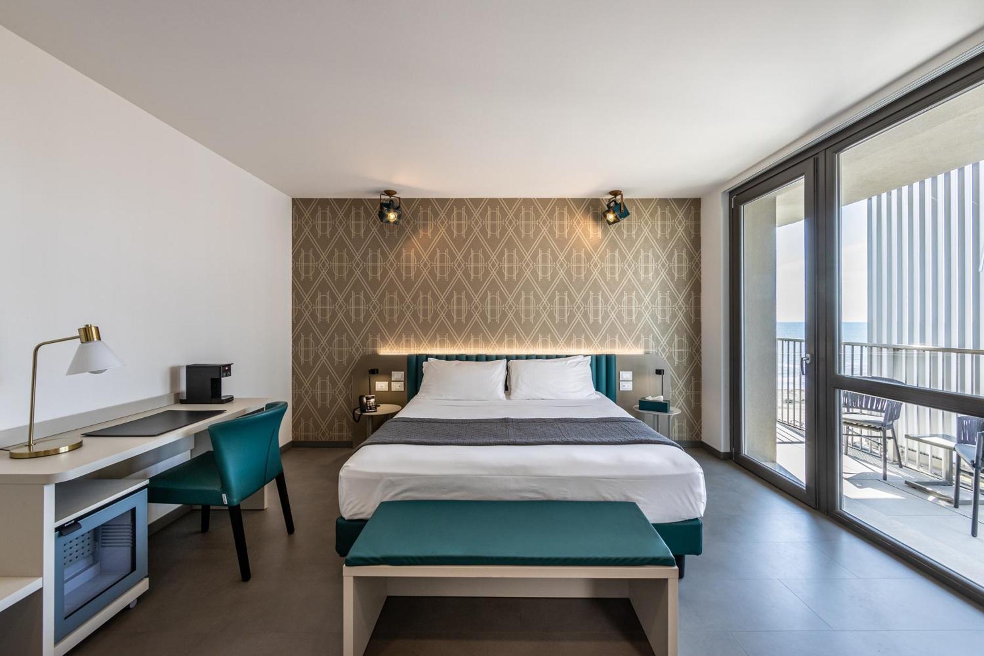 Diva Hotel Lignano - Adults Only Lignano Sabbiadoro Exterior photo