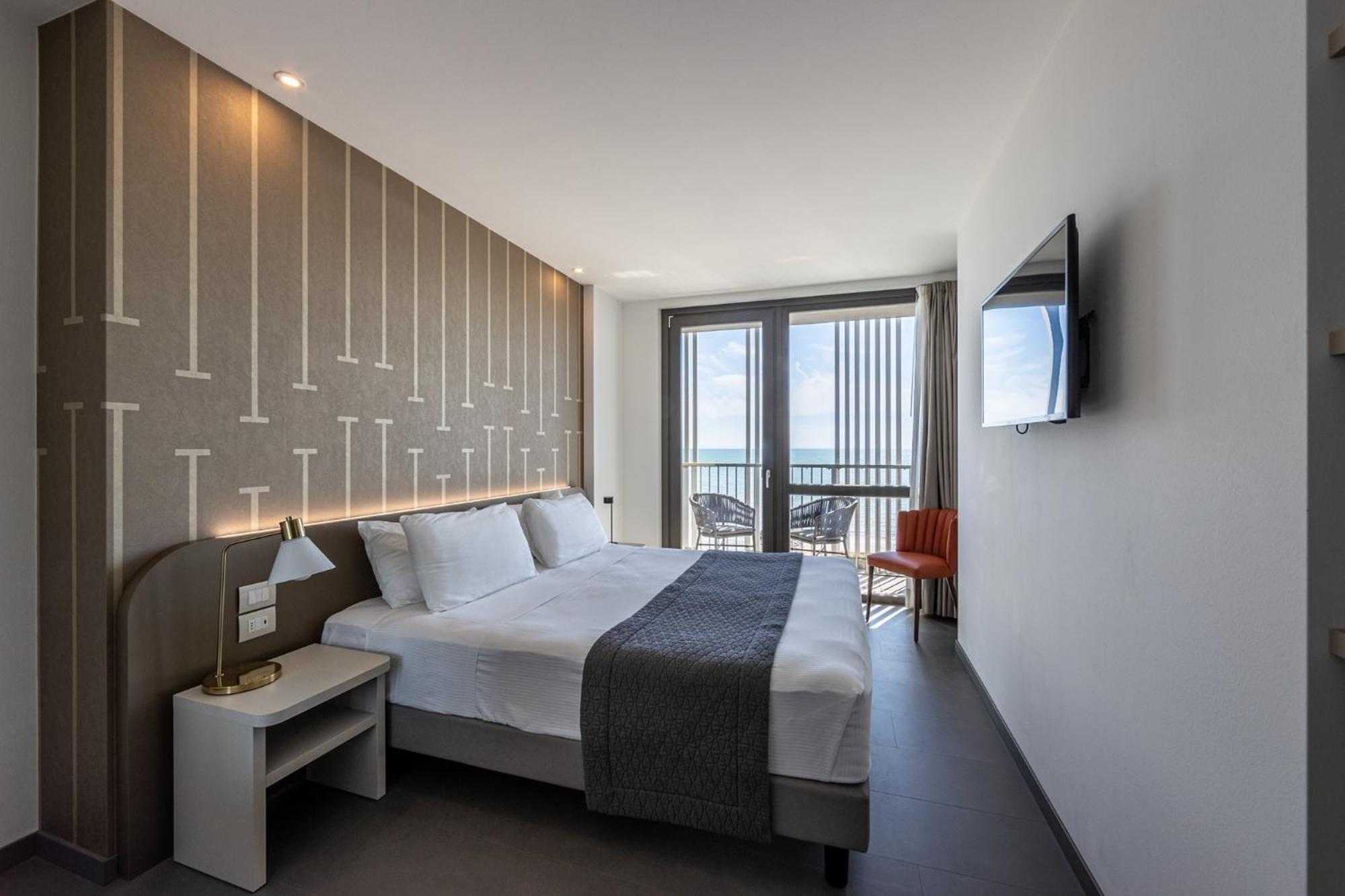 Diva Hotel Lignano - Adults Only Lignano Sabbiadoro Exterior photo