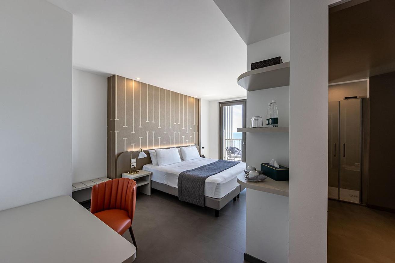 Diva Hotel Lignano - Adults Only Lignano Sabbiadoro Exterior photo