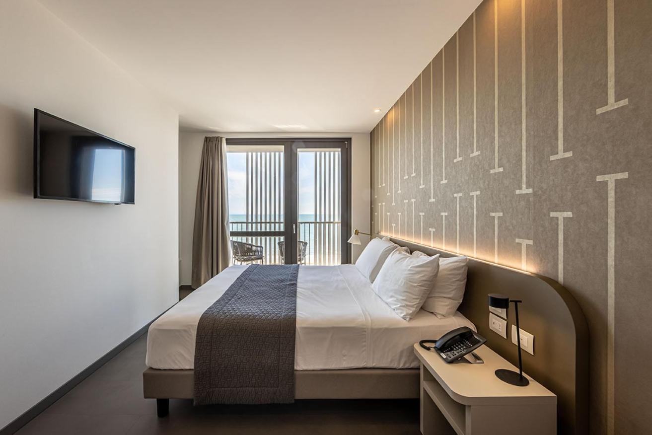 Diva Hotel Lignano - Adults Only Lignano Sabbiadoro Exterior photo