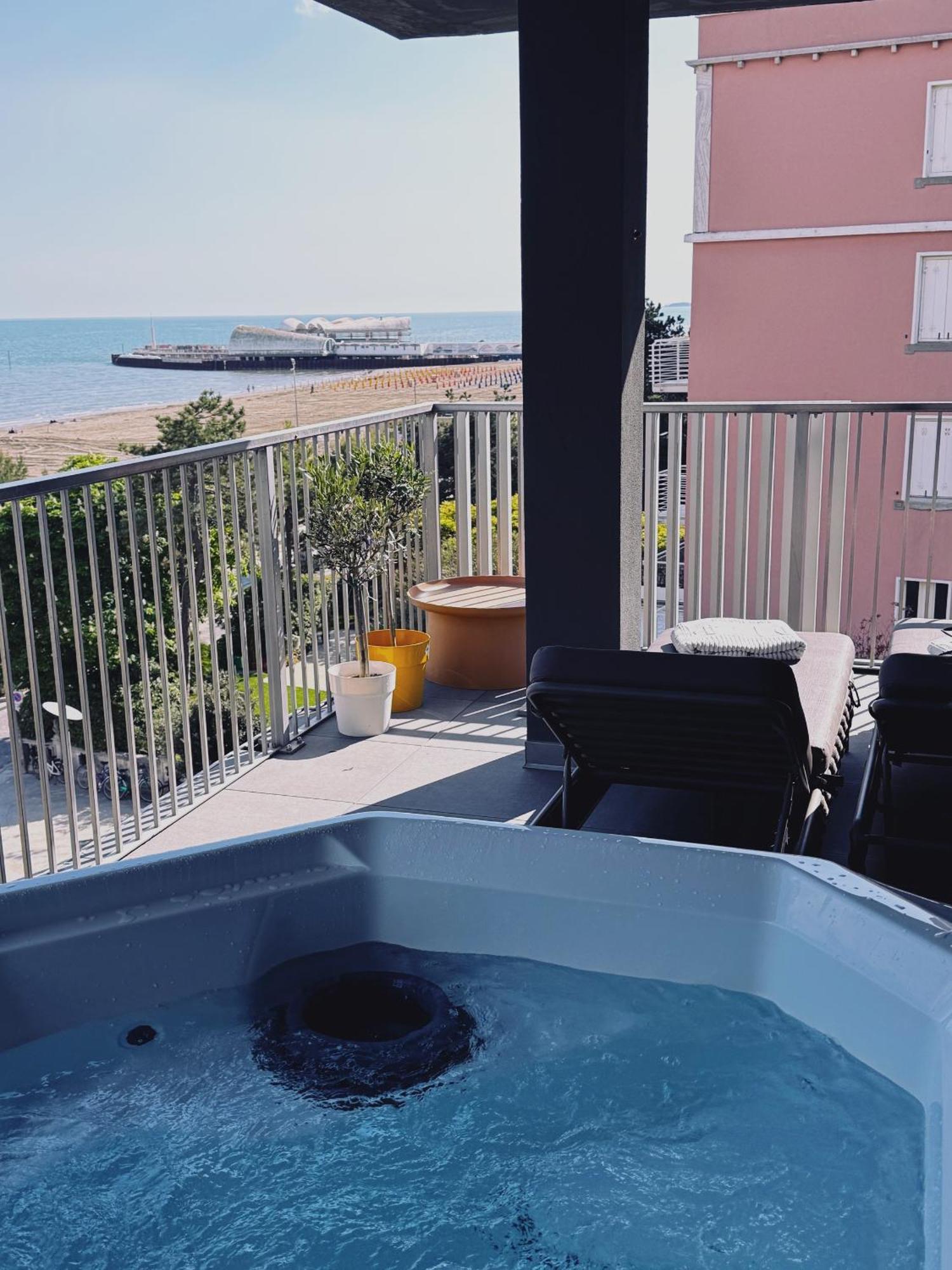 Diva Hotel Lignano - Adults Only Lignano Sabbiadoro Exterior photo